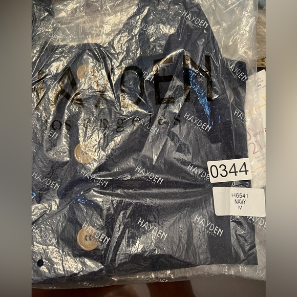 WOMEN’S HAYDEN LOS ANGELES NAVY BUTTON FRONT TANK TOP SIZE M. - Picture 9 of 9